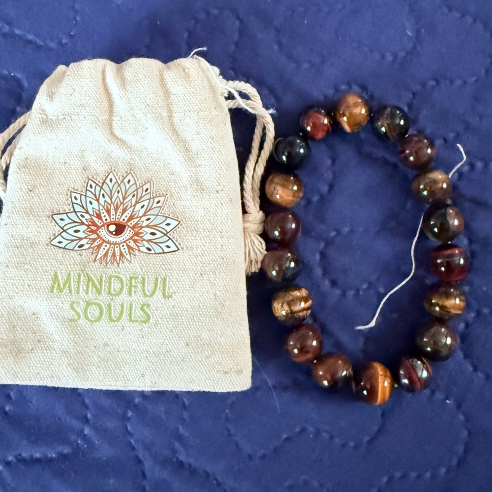 Elegant Beaded Bracelet with Pouch